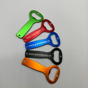 Flaschenöffner aus Aluminium mit Gravur